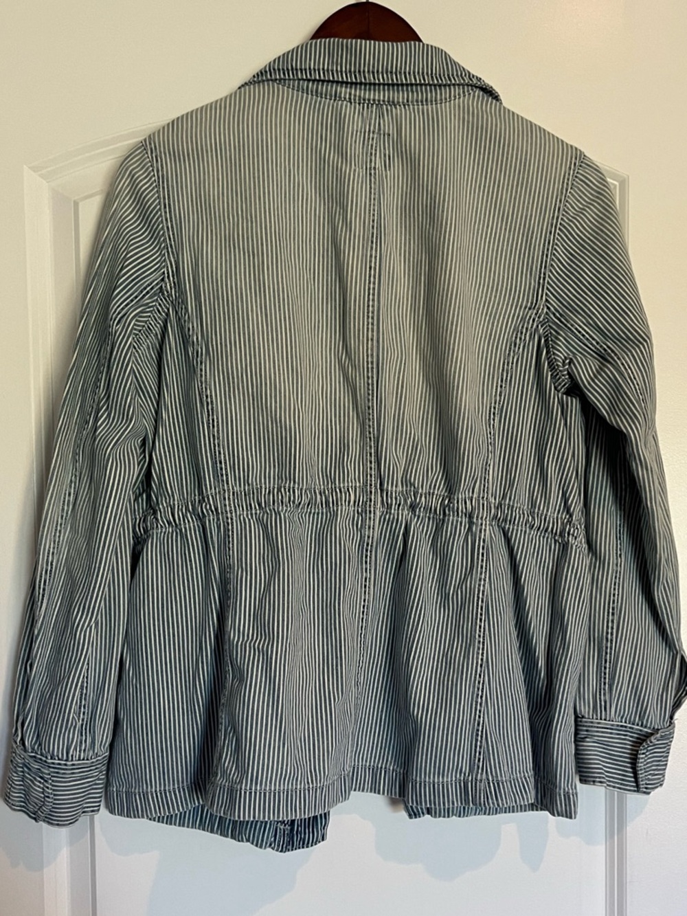 GAP Women's Light Blue and White Pinstripe Denim Utility Jacket - Picture 7 of 8